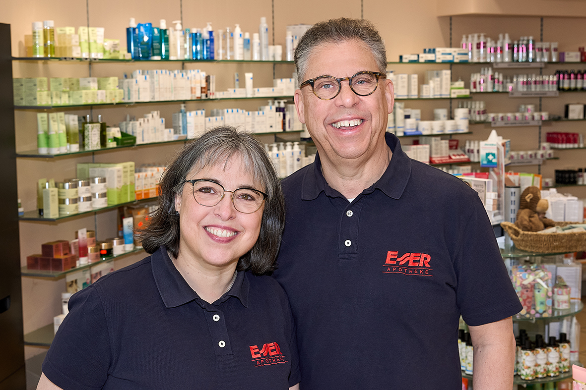 Apothekerin Evelyn Rehn und Apoteker Johcehn Esser Apothekerin Evelyn Rehn und Apoteker Johcehn Esser